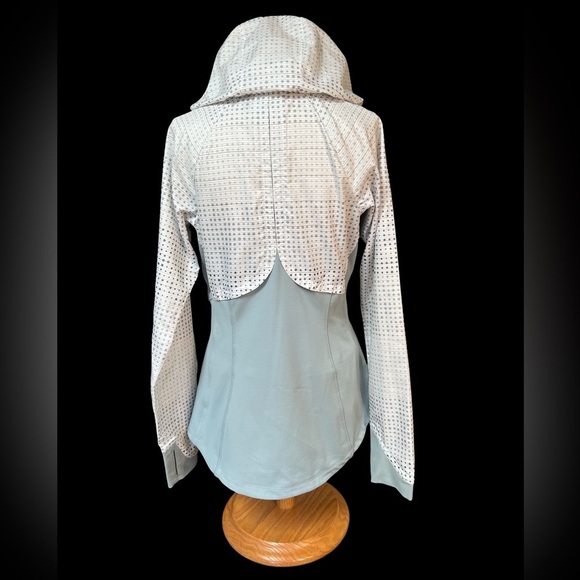 Athleta Jackets & Blazers - ATHLETA Woman’s Accelerate Reflective Lightweight Hooded Running Jacket ~ XS